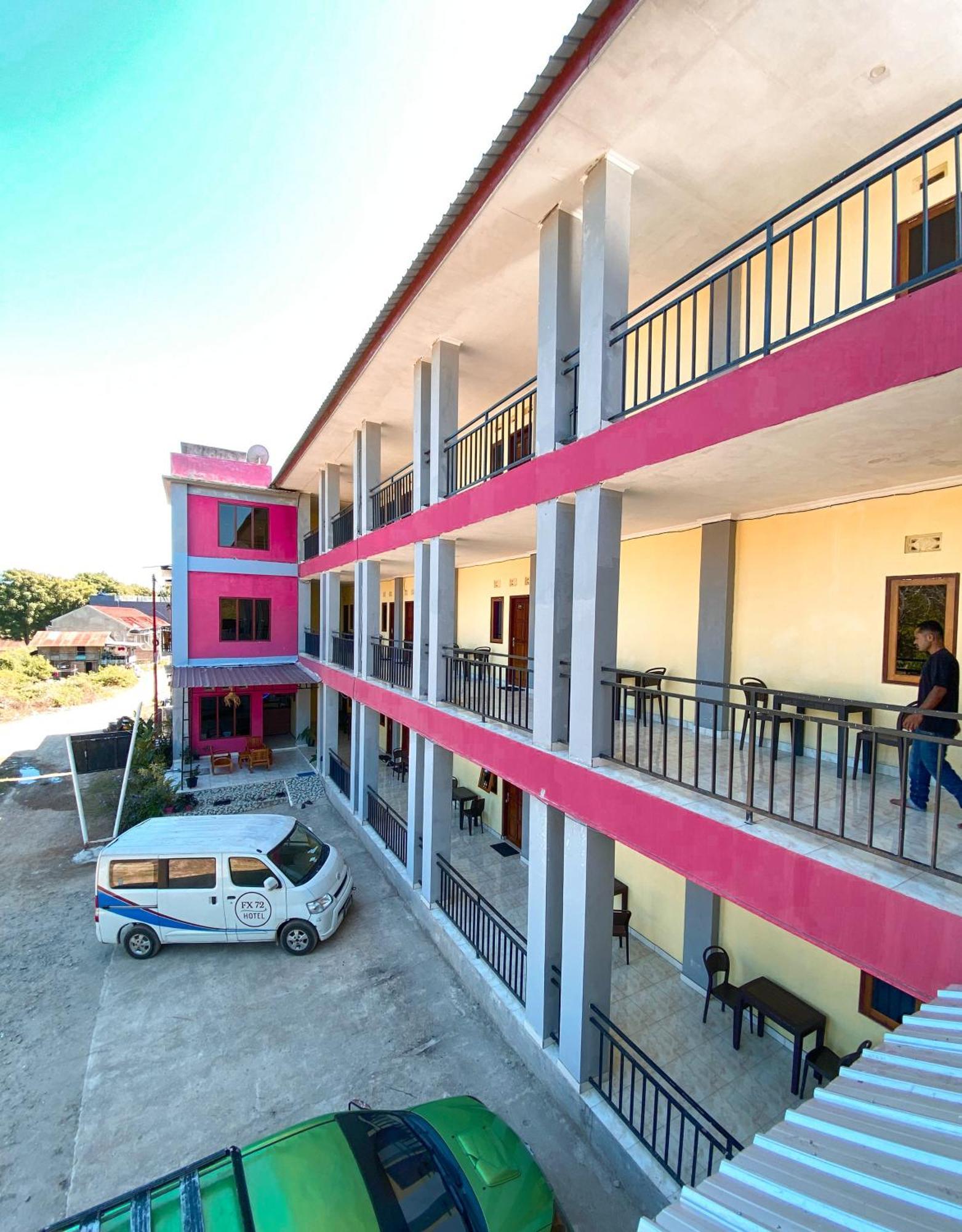 Fx72 Labuan Bajo Hotel Exteriör bild